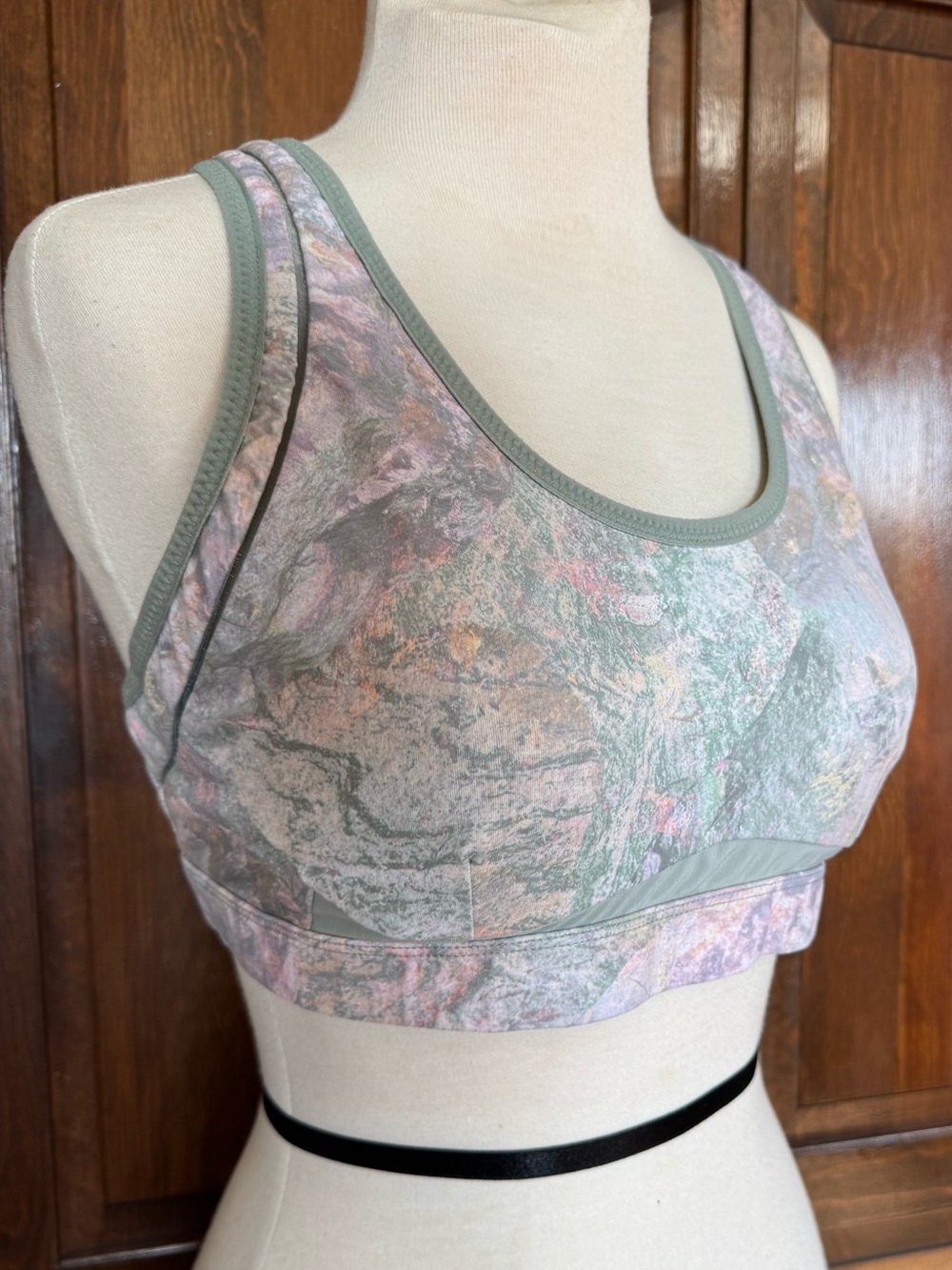 Fabletics Belle High Impact Sports Bra Moonrock Pink Canyon Marbled Camo Medium
